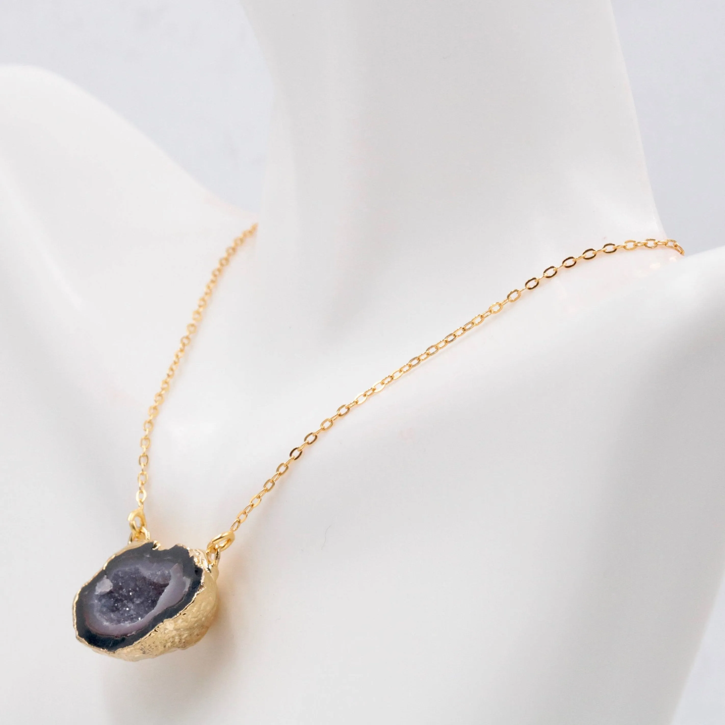 18KY Plated Agate Necklace Natural Agate Bead Necklace Agate Gemstone 18K Gold Plated Natural GEODE AGATE Necklace, 26x12mm, 31.34ct,