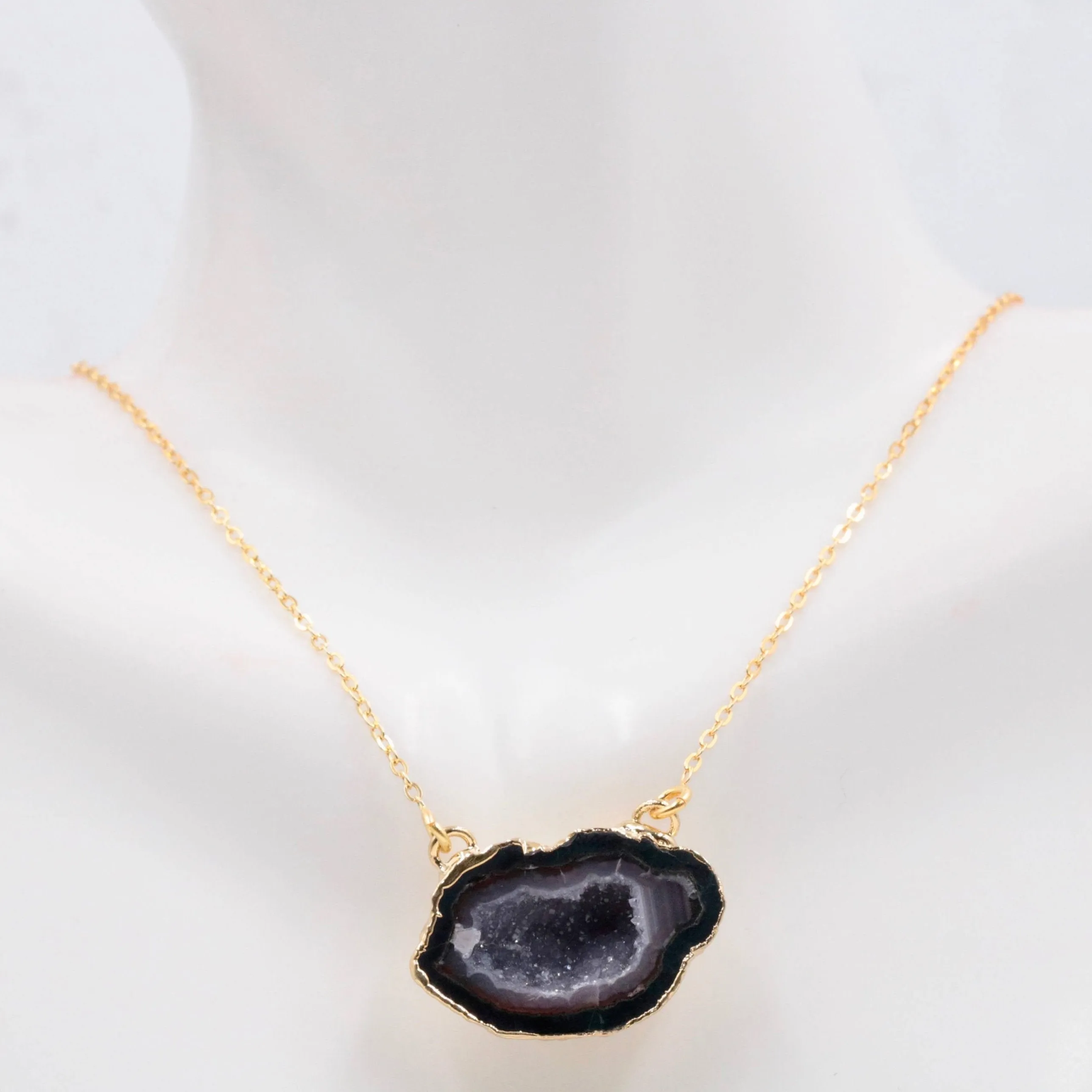 18KY Plated Agate Necklace Natural Agate Bead Necklace Agate Gemstone 18K Gold Plated Natural GEODE AGATE Necklace, 26x12mm, 31.34ct,