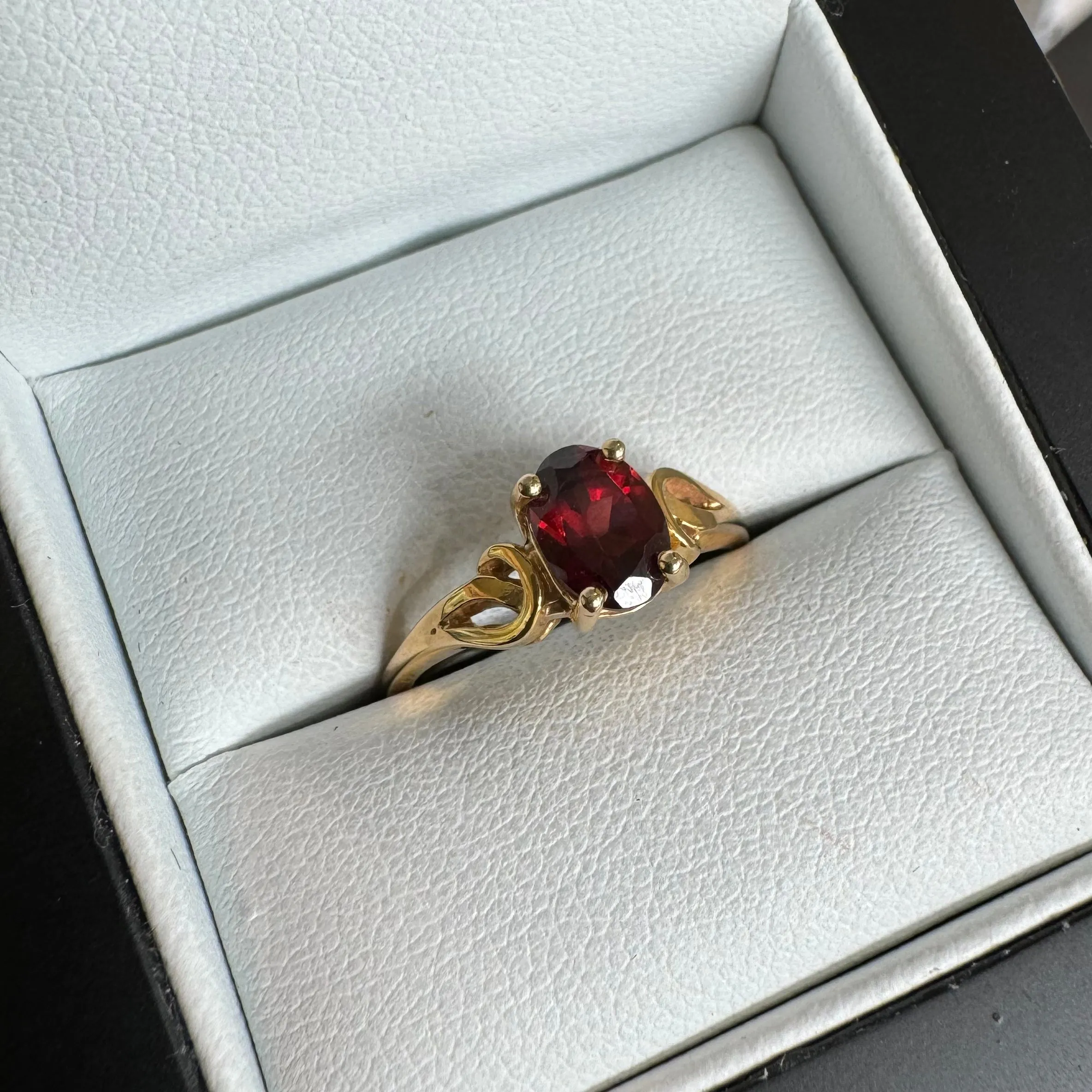 9ct Yellow Gold Garnet Ring