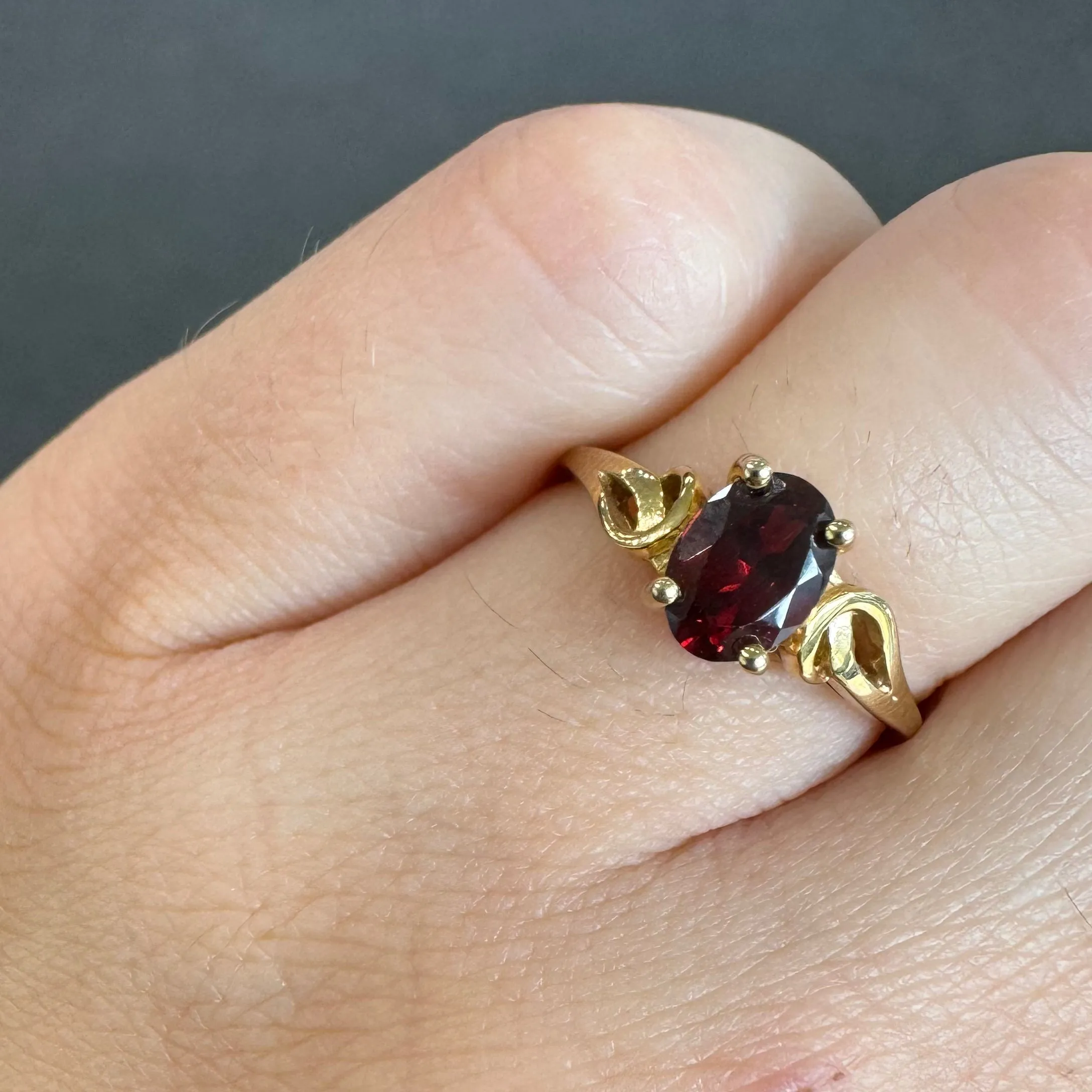 9ct Yellow Gold Garnet Ring