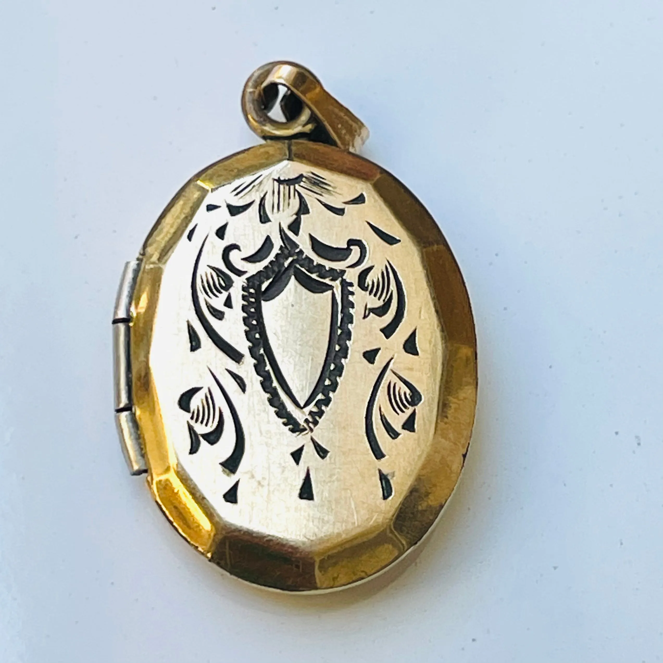 Antique 12K GF Gold Filled Art Deco Ornate Engraved Locket Picture Pendant