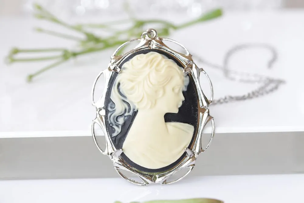 BLACK CAMEO NECKLACE