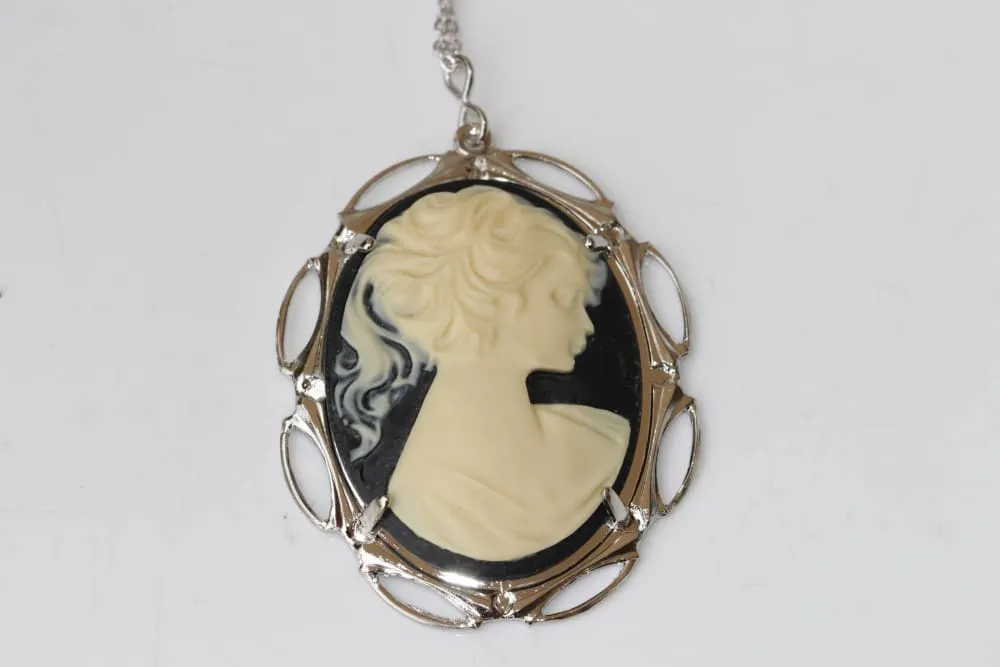 BLACK CAMEO NECKLACE