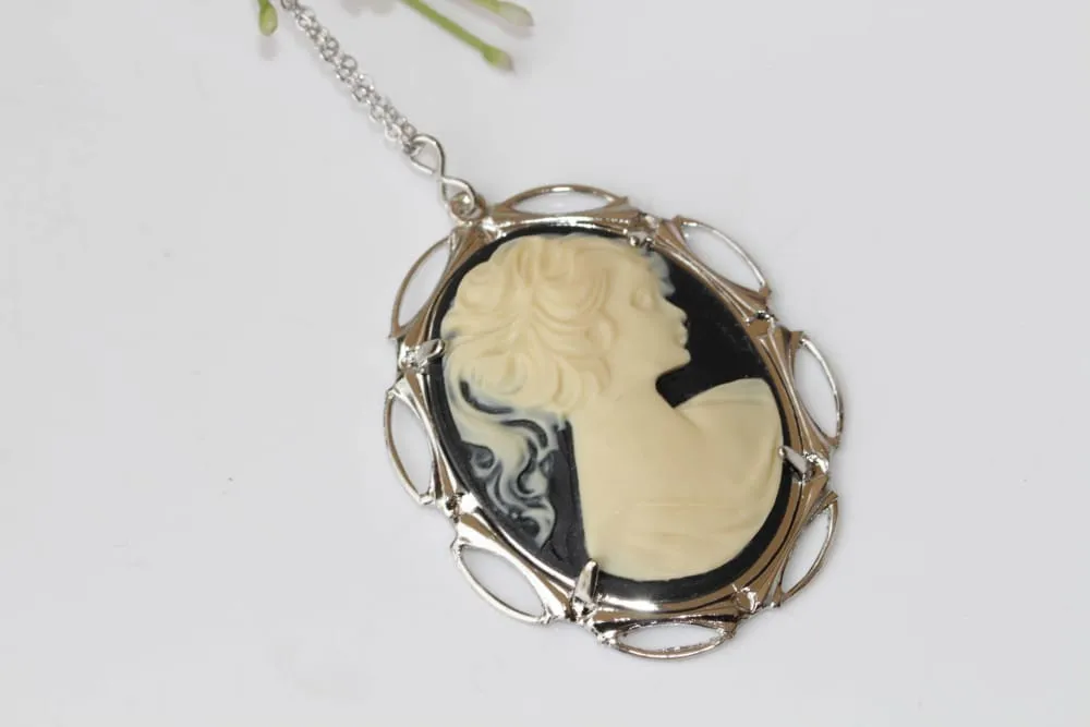 BLACK CAMEO NECKLACE