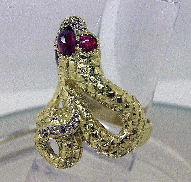 Designer Ruby & Diamond Snake Ring in 18KT Gold