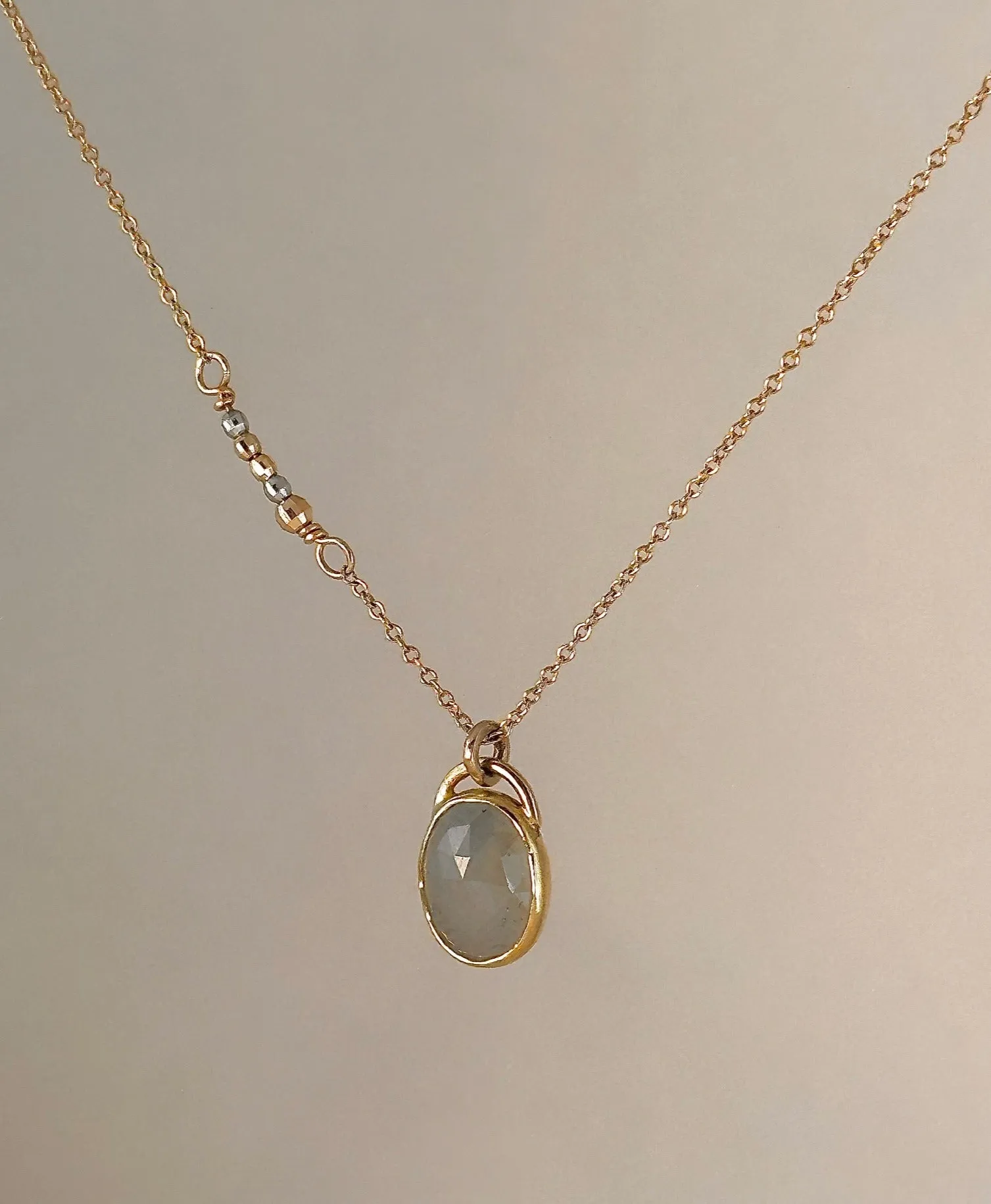 JANE HOLLINGER - 14k yellow gold necklace with Milky White Sapphire