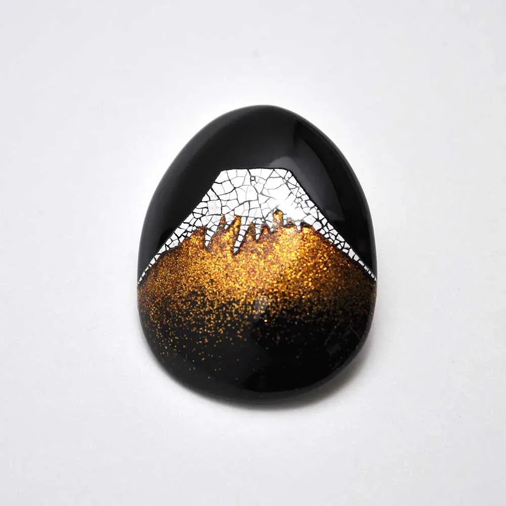 Maki-e Urushi Lacquer Brooch - Tsuge(Japanese box tree) / Mt. Fuji -, Traditional Japanese Urushi Lacquer Jewelry