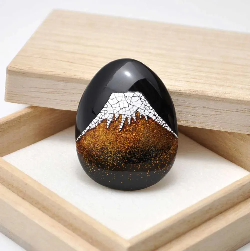 Maki-e Urushi Lacquer Brooch - Tsuge(Japanese box tree) / Mt. Fuji -, Traditional Japanese Urushi Lacquer Jewelry