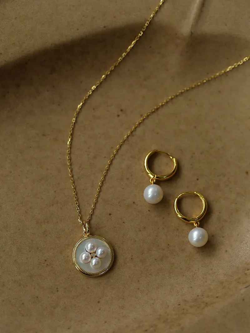 Round White Shell and Pearl Pendant Necklace