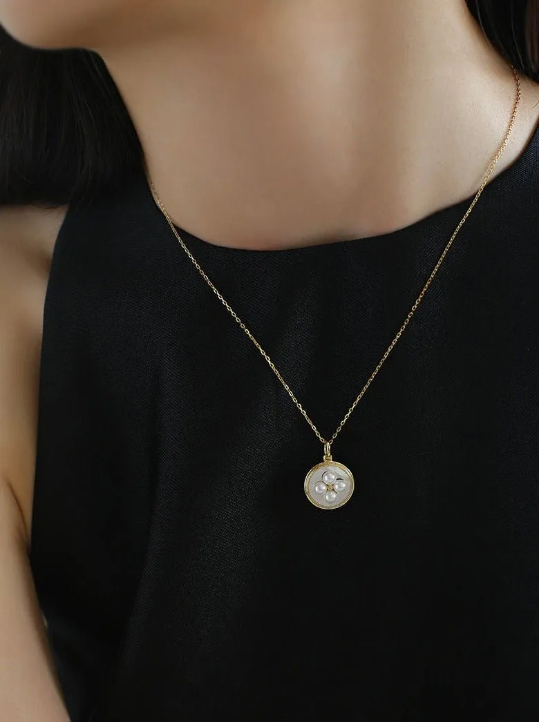 Round White Shell and Pearl Pendant Necklace