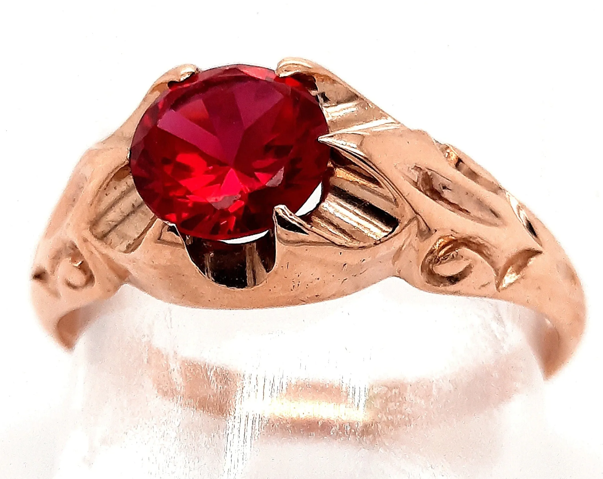 Ruby Yellow Gold Ring with Patterned Shoulders