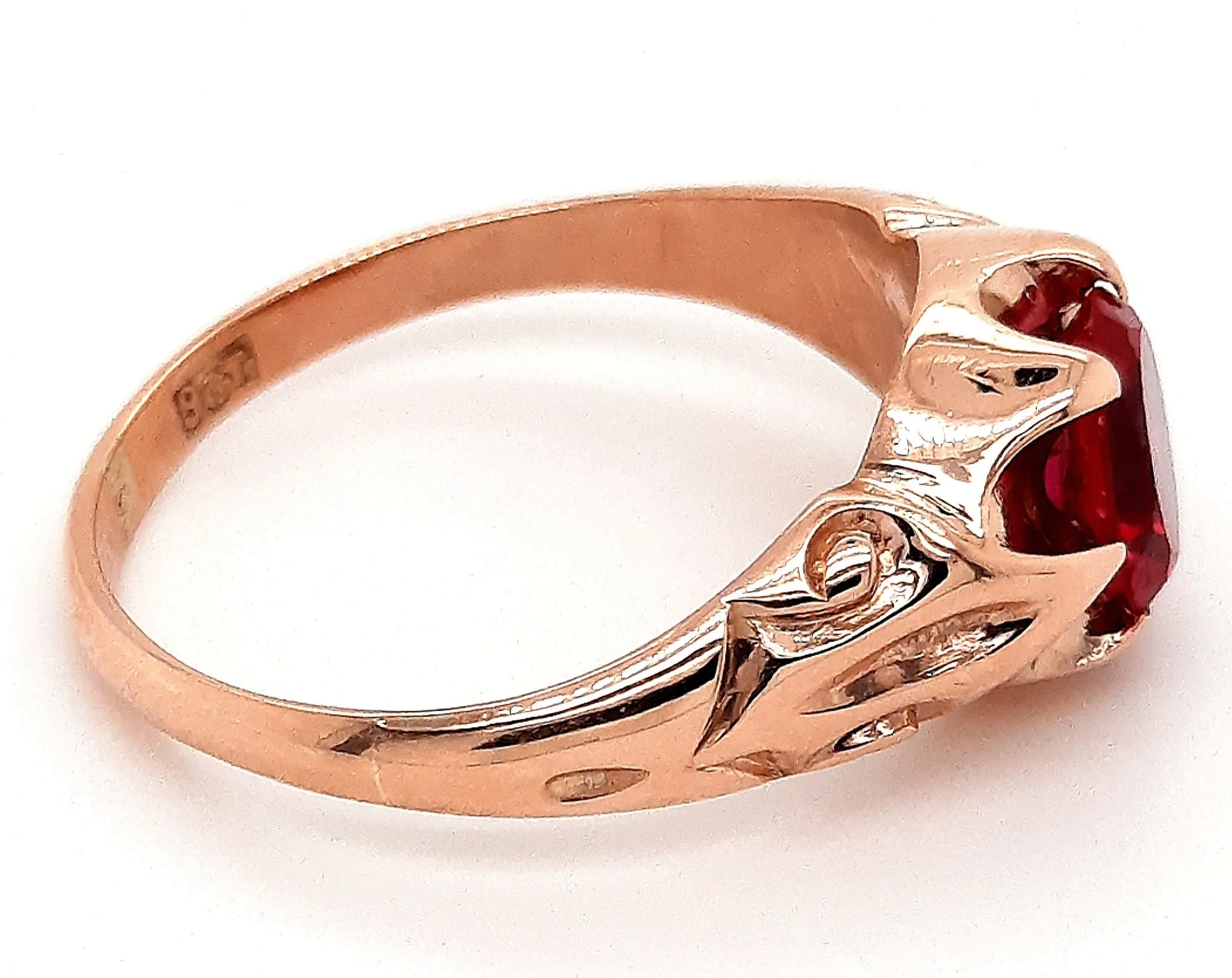 Ruby Yellow Gold Ring with Patterned Shoulders