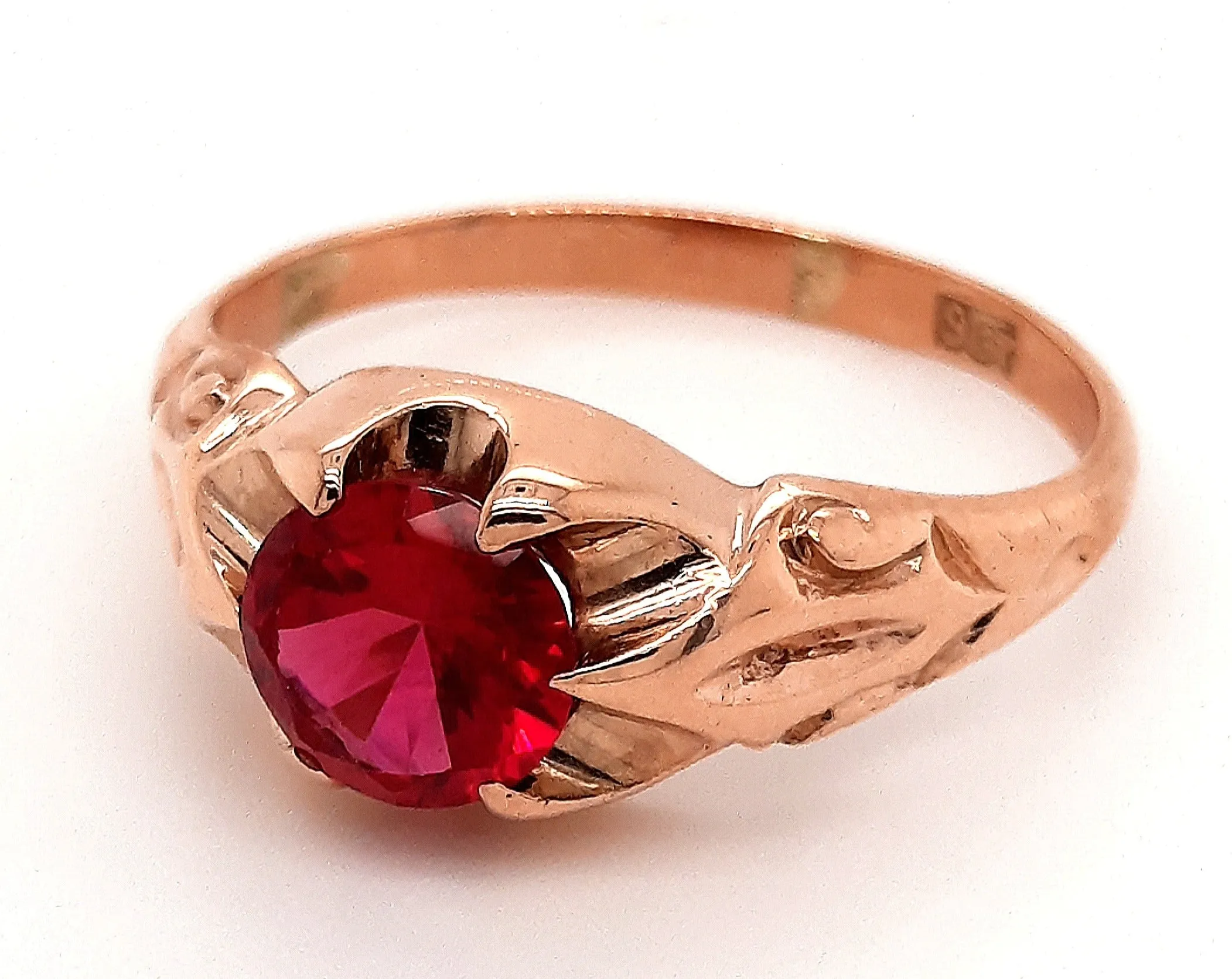 Ruby Yellow Gold Ring with Patterned Shoulders